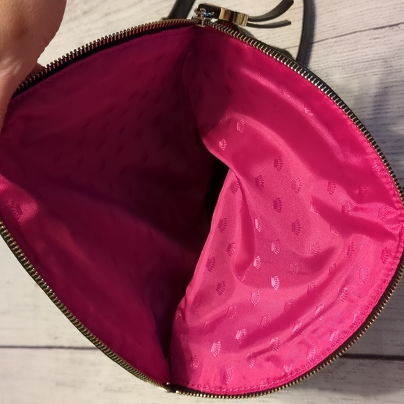 Juicy couture vegan leather backpack - Picture 7 of 9